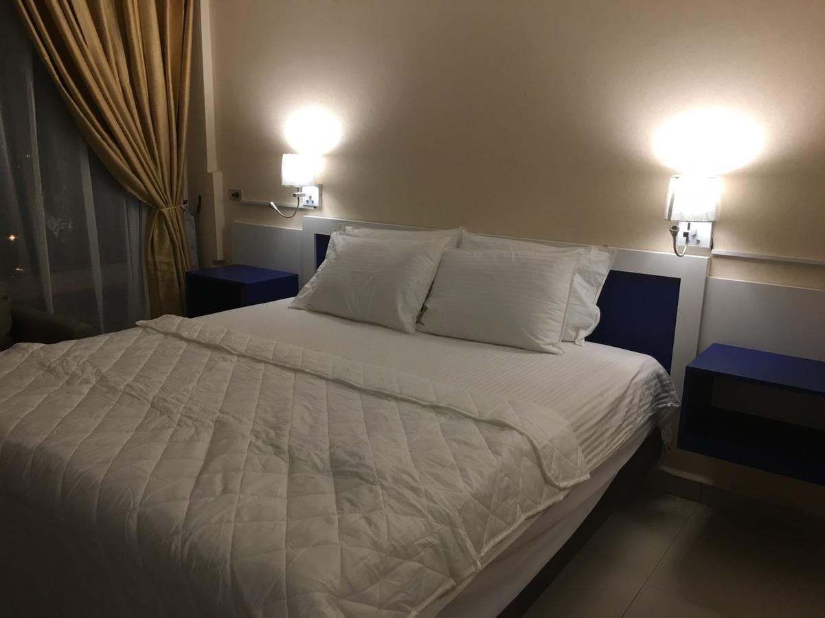 Golden Tree Hotel ベリーズシティ エクステリア 写真