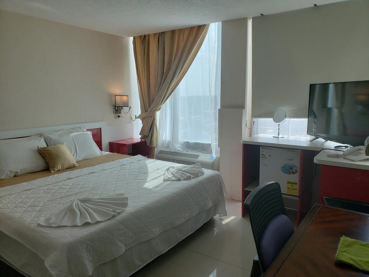 Golden Tree Hotel ベリーズシティ エクステリア 写真
