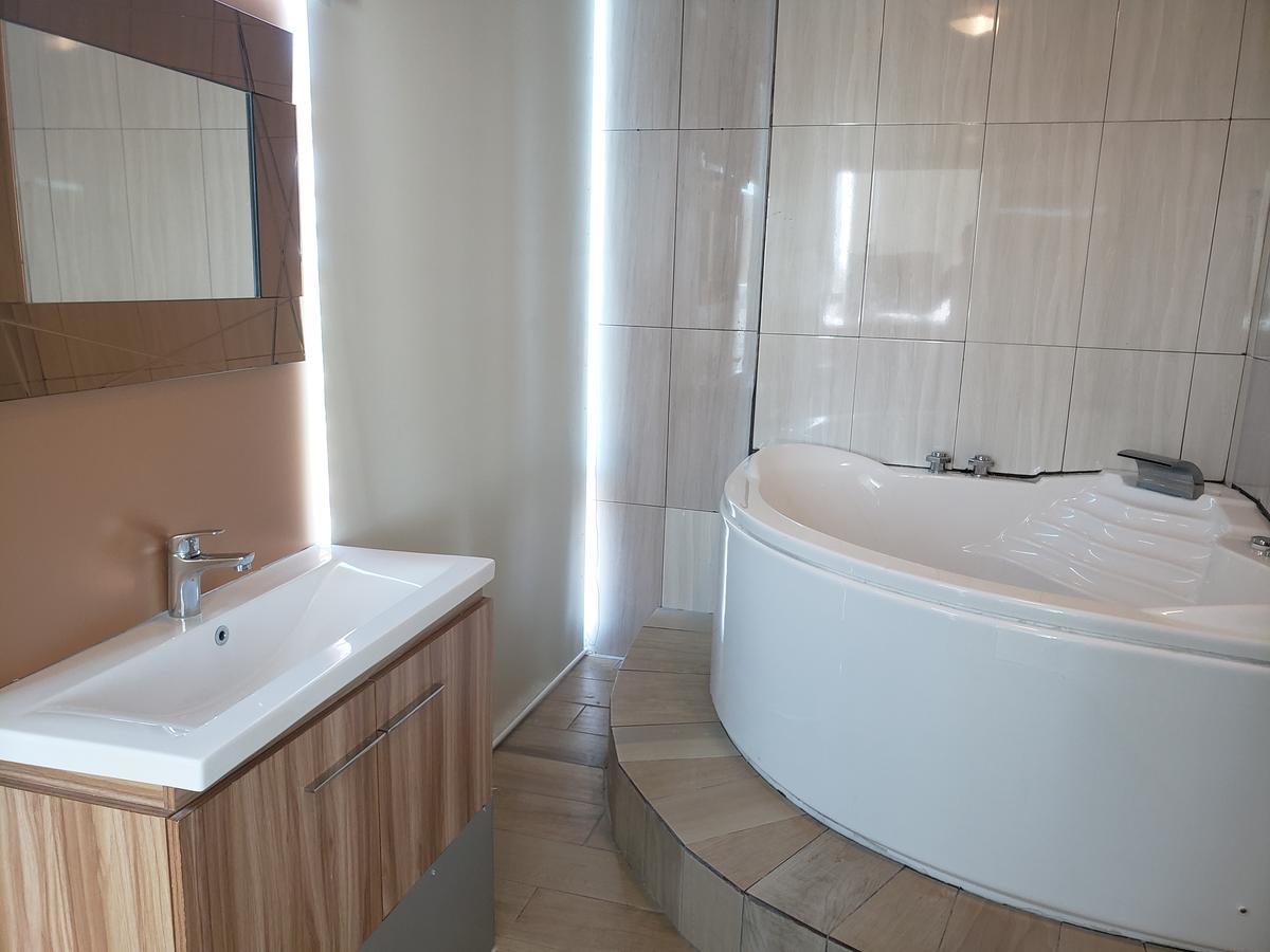 Golden Tree Hotel ベリーズシティ エクステリア 写真
